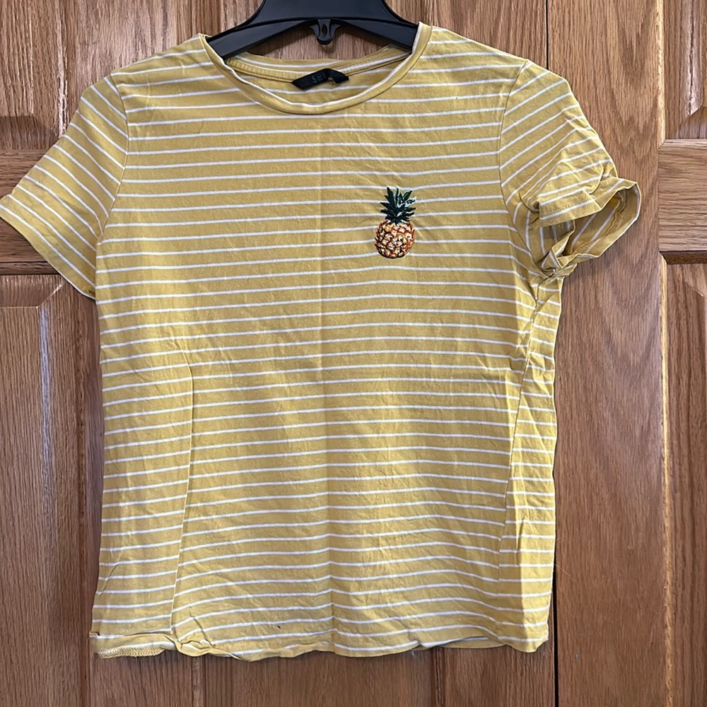 Yellow pineapple tshirt